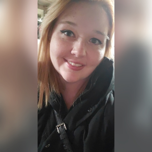 Meet your Posher, Nichole - Picture 1 of 4